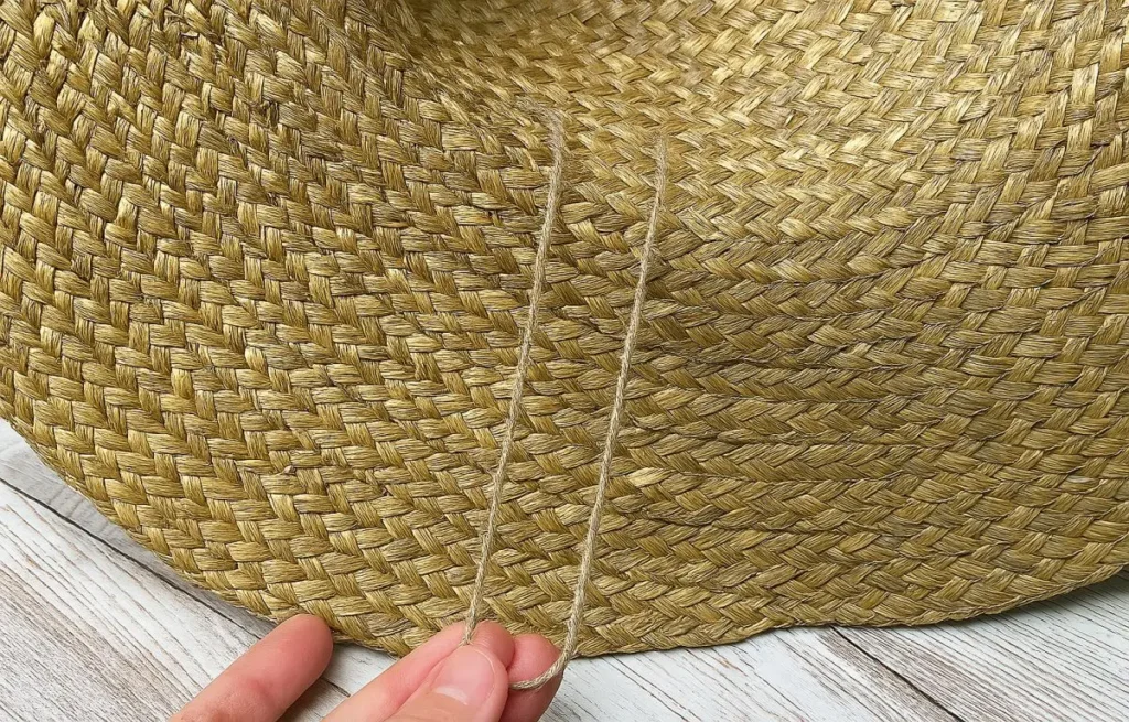 DIY Straw Hat Wreath 2_compressed_result